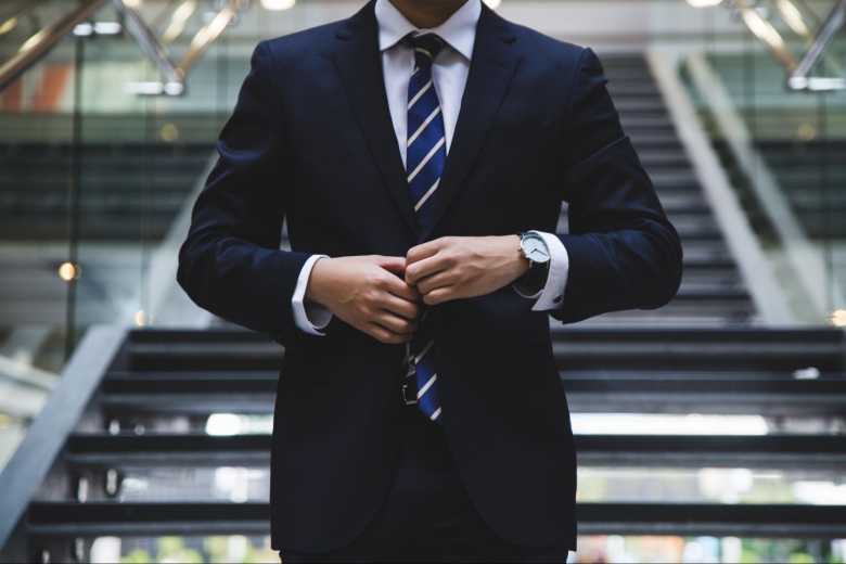 Modern Fit vs. Slim Fit: Key Differences [Suit Fit Guide] - Oliver