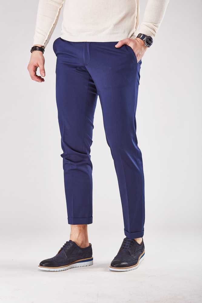 Chinos or Jeans? What Should You Go For?